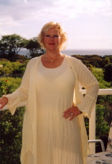 Article-era portrait of Elizabeth Harrington