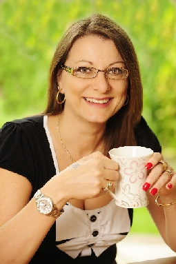 Article-era portrait of Gail Reynolds