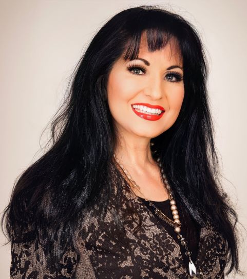 Article-era portrait of Christine Campbell