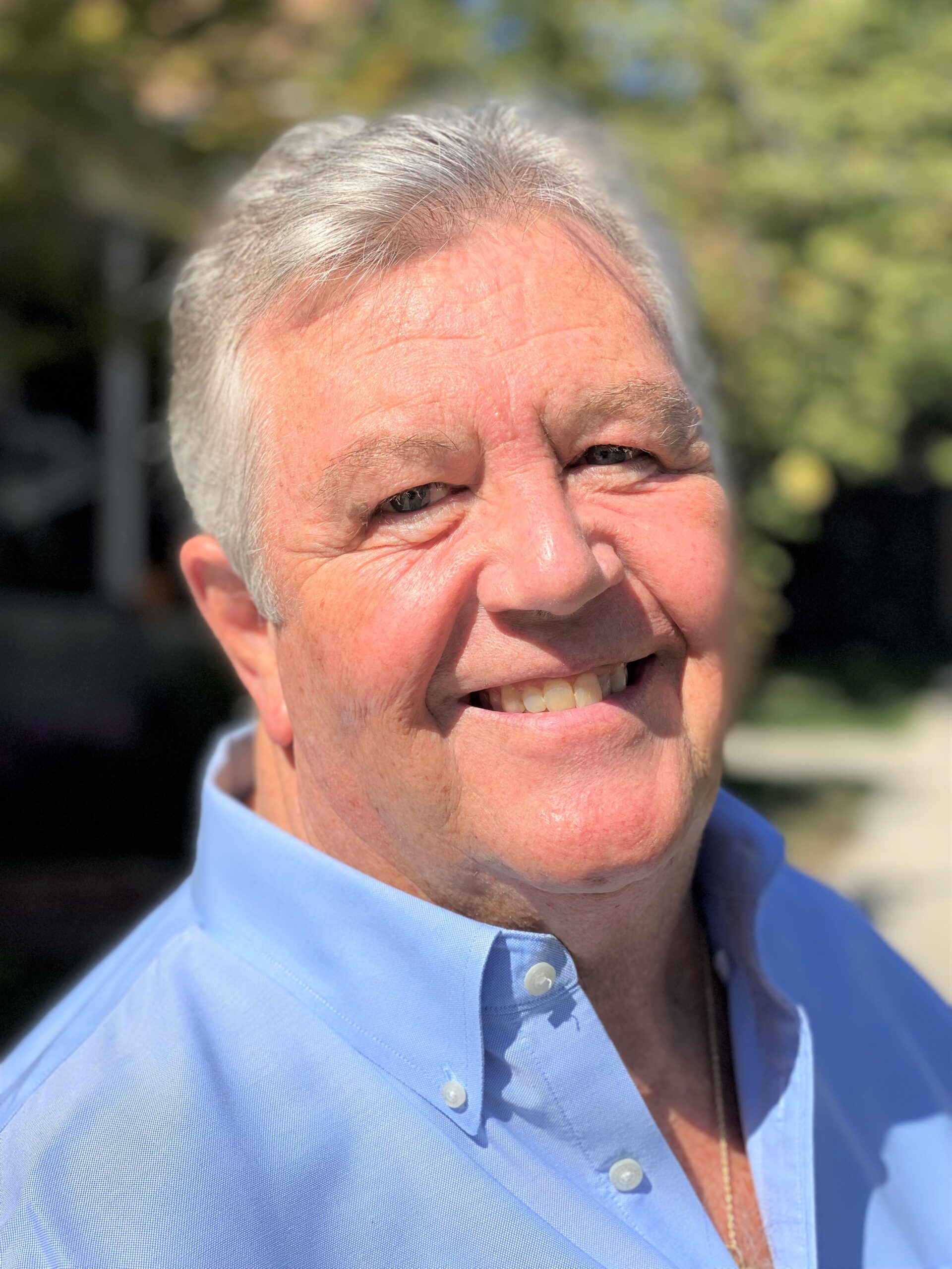 Article-era portrait of Russ DeVan