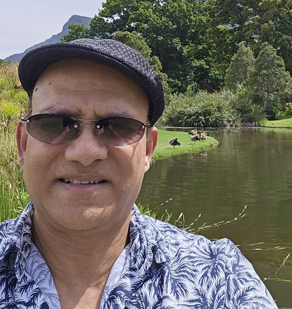 Article-era portrait of Robert De Souza